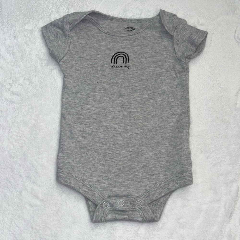 (3 for$10) George gender neutral rainbow bodysuit onesie 🌈